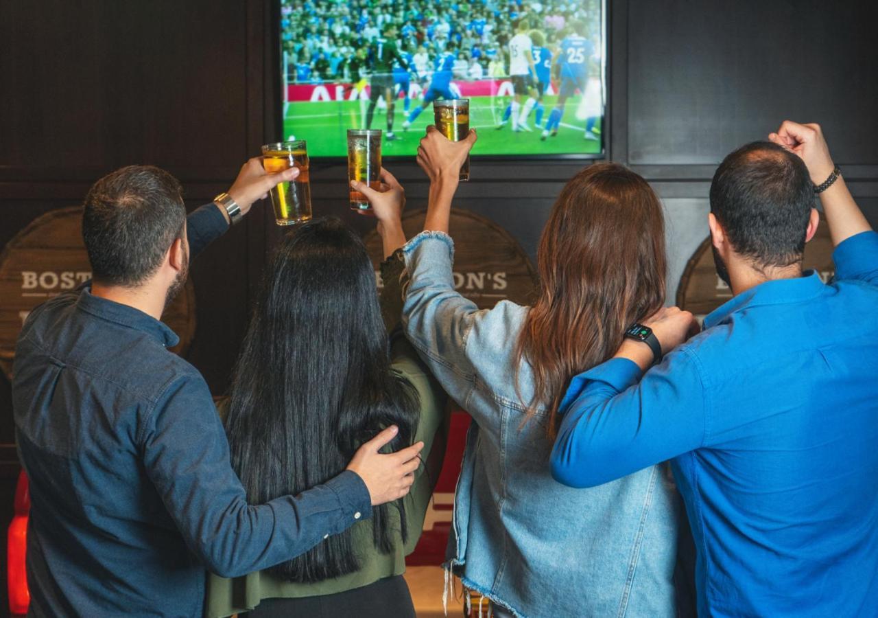 City Centre Rotana Doha Eksteriør billede Watching a match at a sports bar
