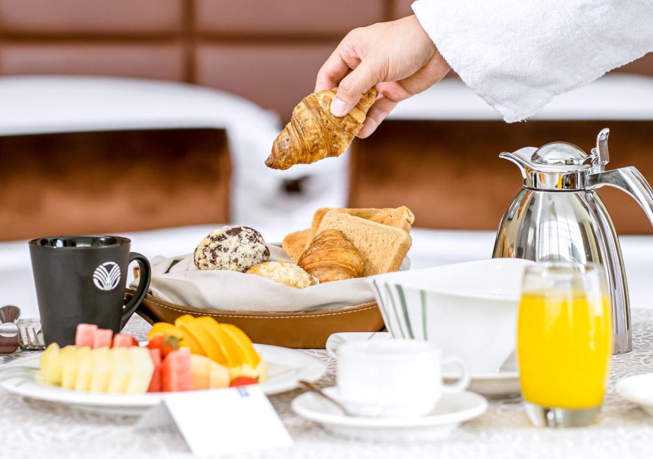 City Centre Rotana Doha Eksteriør billede Room service