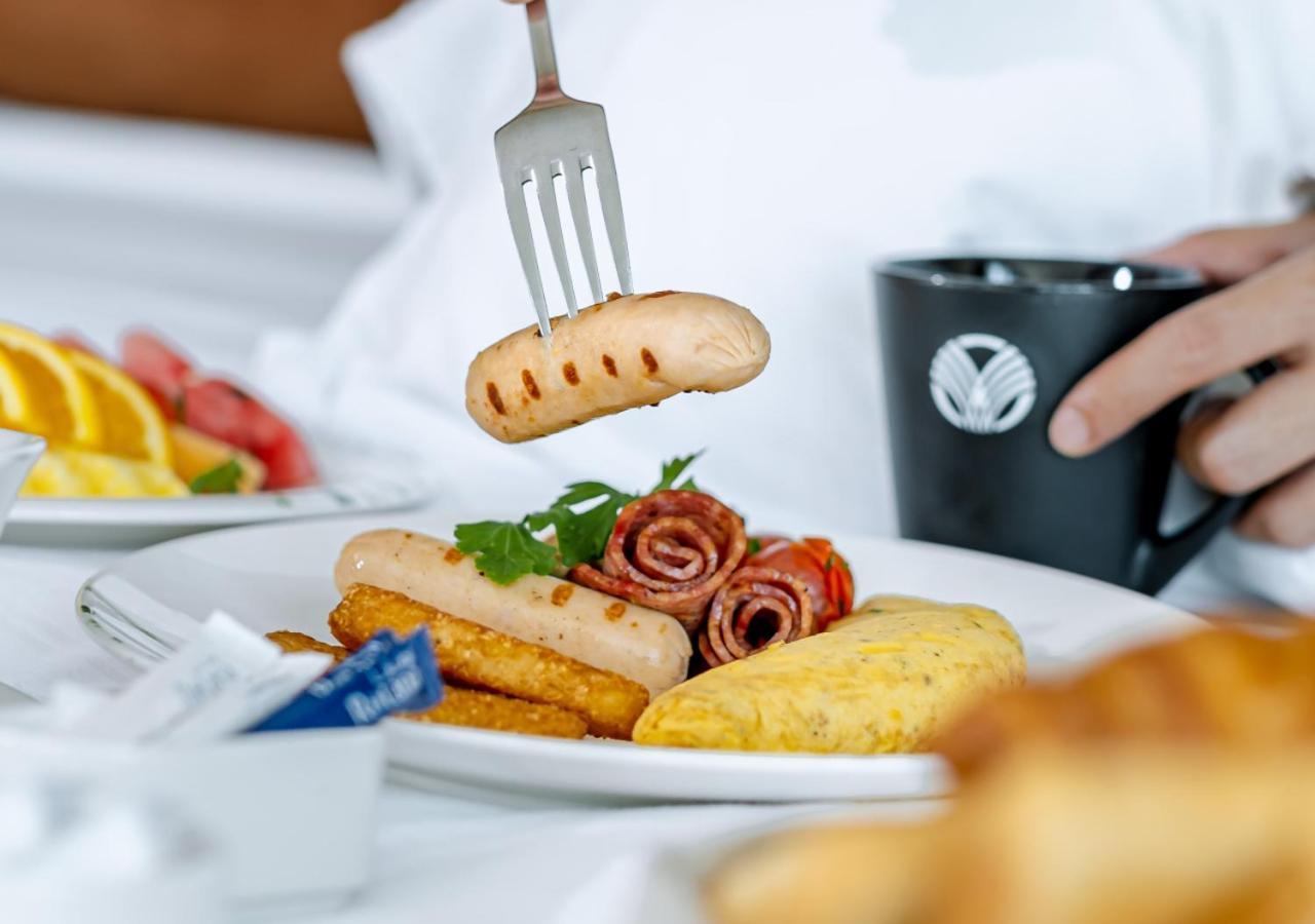 City Centre Rotana Doha Eksteriør billede A breakfast at the hotel