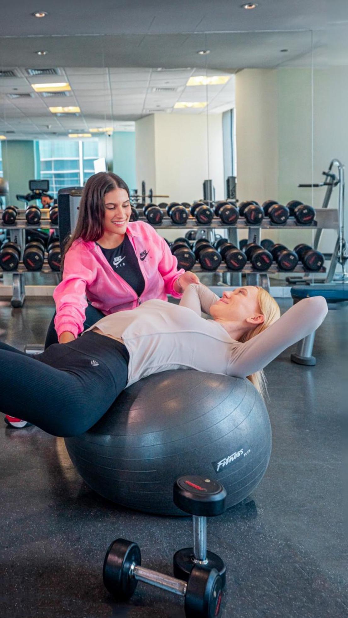 City Centre Rotana Doha Eksteriør billede A personal trainer working with a client